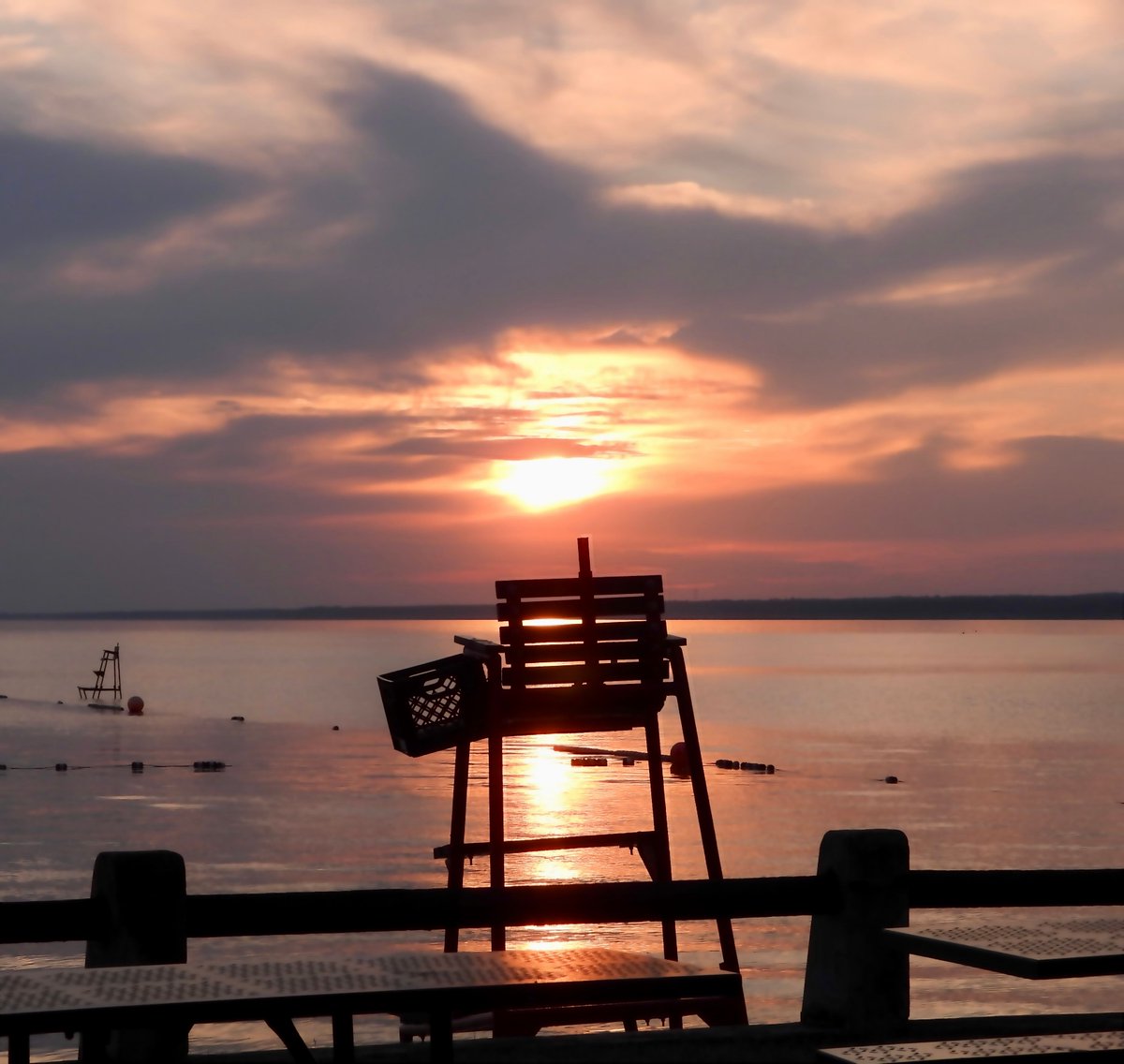CNYCentral's tweet image. Oneida Lake sunsets are lit: Great view at Verona Beach State Park (📸: Jill Andrews). Keep the photos coming! Share your photos with us here: CNYCentral.com/ChimeIn
#CaptureCNY #veronabeach #oneidalake #sunset #cny #centralny #centralnewyork #upstateny #upstatenewyork #iloveny