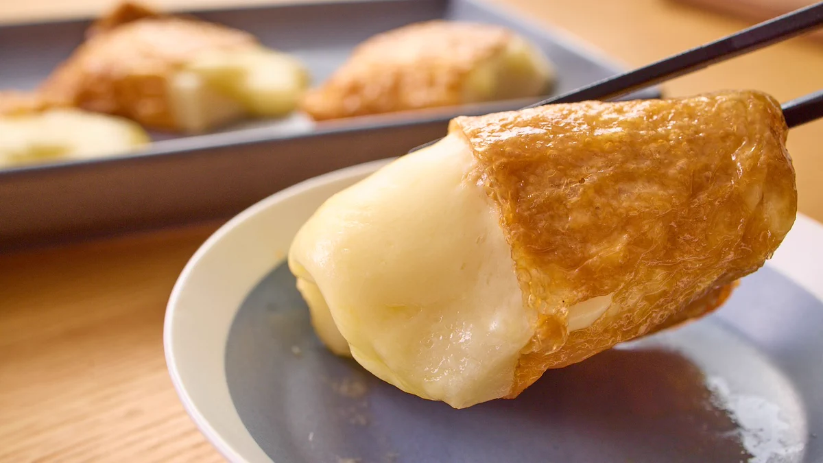 おいなりさんにチーズとおもちを入れてレンチンすると．．．メチャクチャ美味くなる⁉