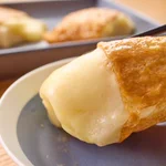 おいなりさんにチーズとおもちを入れてレンチンすると．．．メチャクチャ美味くなる⁉