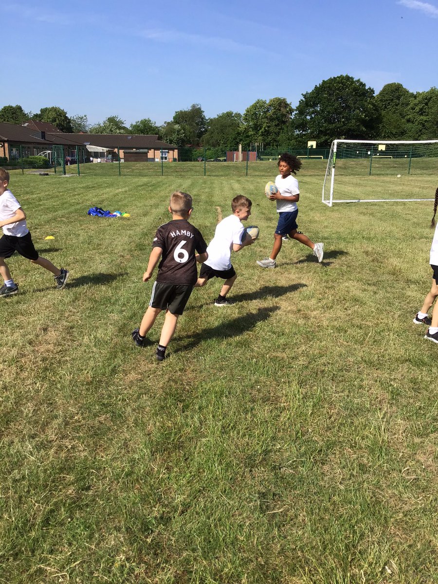 BirchwoodCE's tweet photo. What a fantastic morning year 3 have had in their first rugby training session with @warringtonwolves! We learned all about how to hold the ball using our Wolfie grip and can’t wait to learn more next week! #bcepsyear3 #bcepsenrichment #bcepspe https://t.co/pAgAVgiYDJ