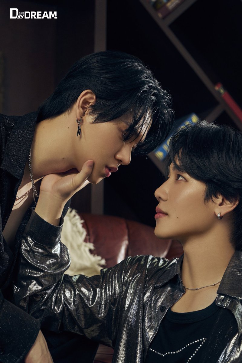 DaydreamMAGCHN's tweet photo. 【DaydreamMAG x YinWar】

【2·Indulgence】

The last second was fighting，but the next second is ambiguous. Who will sink first？
Hi big dreamer，will you come with me to find a place named “Freedom”？
#DaydreamMAG创刊人物YINWAR
#yinyin_anw  #warwanarat
#หยิ่นวอร์ https://t.co/IGaLH1ffJ1