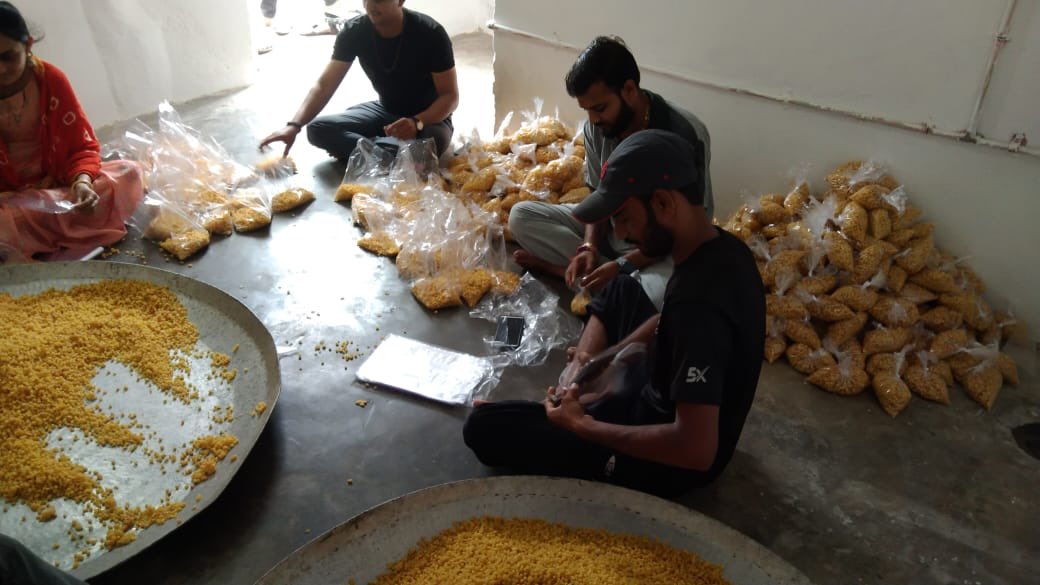 friendsofrss's tweet photo. VHP and Bajrang Dal volunteers are preparing food packets for people affected by #BiparjoyCyclone. https://t.co/v2KP4YlJMz