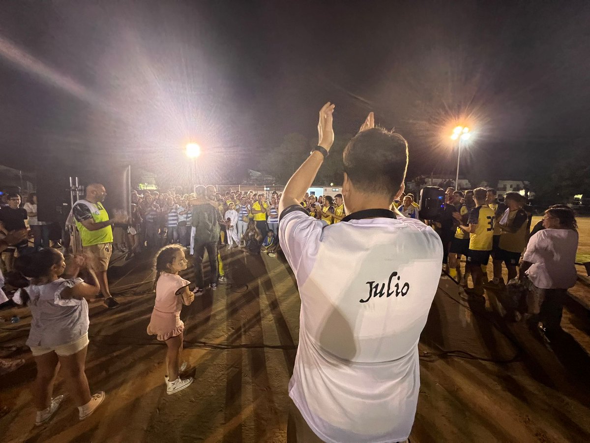 JulioMG's tweet photo. Acabo con dos cosas: Lo primero que #YoSoyMaribañez y lo segundo que contar historias es el mejor trabajo del mundo💛💙 https://t.co/EX0Pxt721L