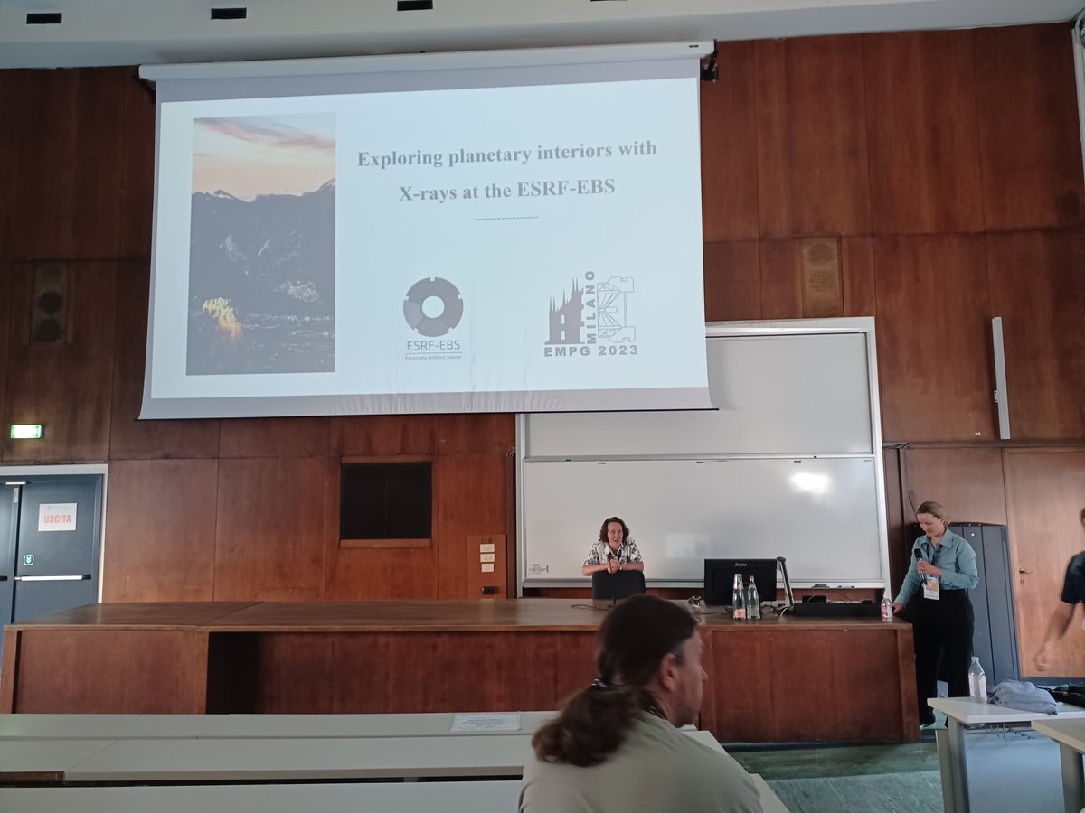 Proud supervisor moment ahead.
Marion Louvel @ShoutLouvel and Angelika Rosa <a href="/MEx_ESRF/">Matter at Extremes</a> giving keynote talks at the #empg2023 meeting. #WomanInScience