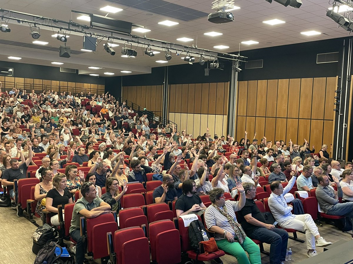 andicat_asso's tweet photo. Journée des professionnels en ESAT, nous y sommes! @andicat_asso 

De nombreux professionnel.le.s venu.e.s de toute la France, pour échanger sur l’impact du plan de transfo des #ESAT sur les pratiques professionnelles ! https://t.co/i7fDkEb83E