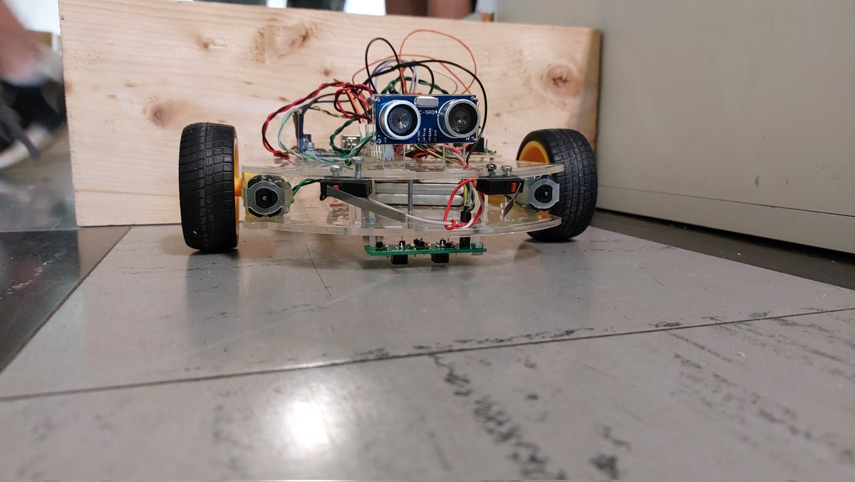 Avec nos étudiants de BUT1
<a href="/IUTsaintetienne/">IUT de Saint-Etienne</a>  <a href="/IUT_ARL/">IUT Ain-Rhône-Loire</a>  <a href="/Univ_St_Etienne/">Université Jean Monnet Saint-Étienne</a> #GEII . Une belle compétition interne et beaucoup plaisir. Bravo à tous!