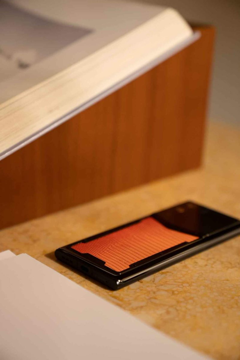 Firth1998's tweet photo. Sometimes, you need to slow down to appreciate a true luxury phone like #METAVERTU. #VERTU #luxuryphone 

Discover more at: ☎Whatsapp: https://t.co/oHt5KEtdYU
🖥Website: https://t.co/FEI2N92C4v 
#vertu# #Mobilesharing  #Custommobilemobile https://t.co/GPCRTMQ1sY