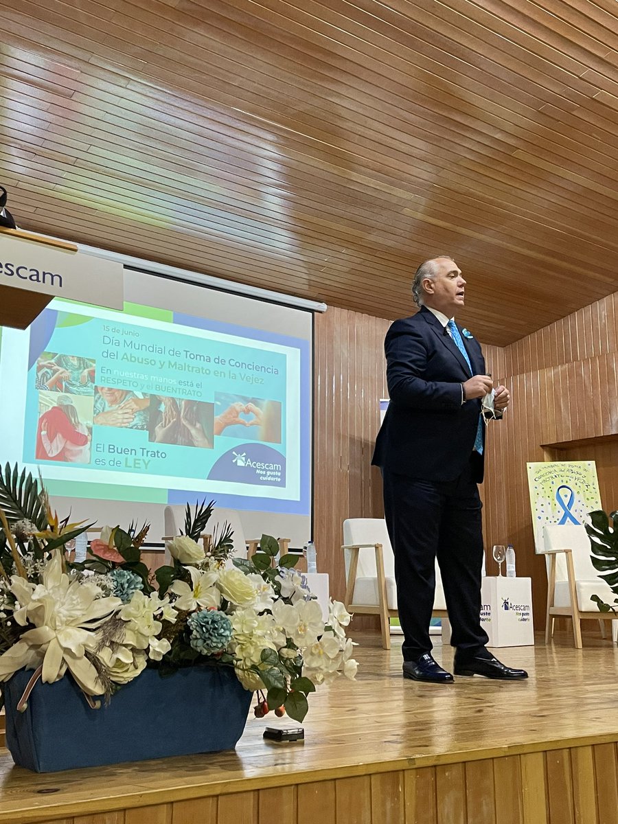 acescam_clm's tweet photo. Arrancamos el acto del #DiaMundialTomaConcienciaAbusoMaltratoVejez desde la Fundación Carmen Arias en Socuellamos.

#ACESCAM, una vez más, reunidos para luchar, proteger y concienciar de la importancia de cuidar bien.

❕El BUEN TRATO es de LEY.

#ACESCAMNosGustaCuidarte 💙💚 https://t.co/NIh49WZSpz