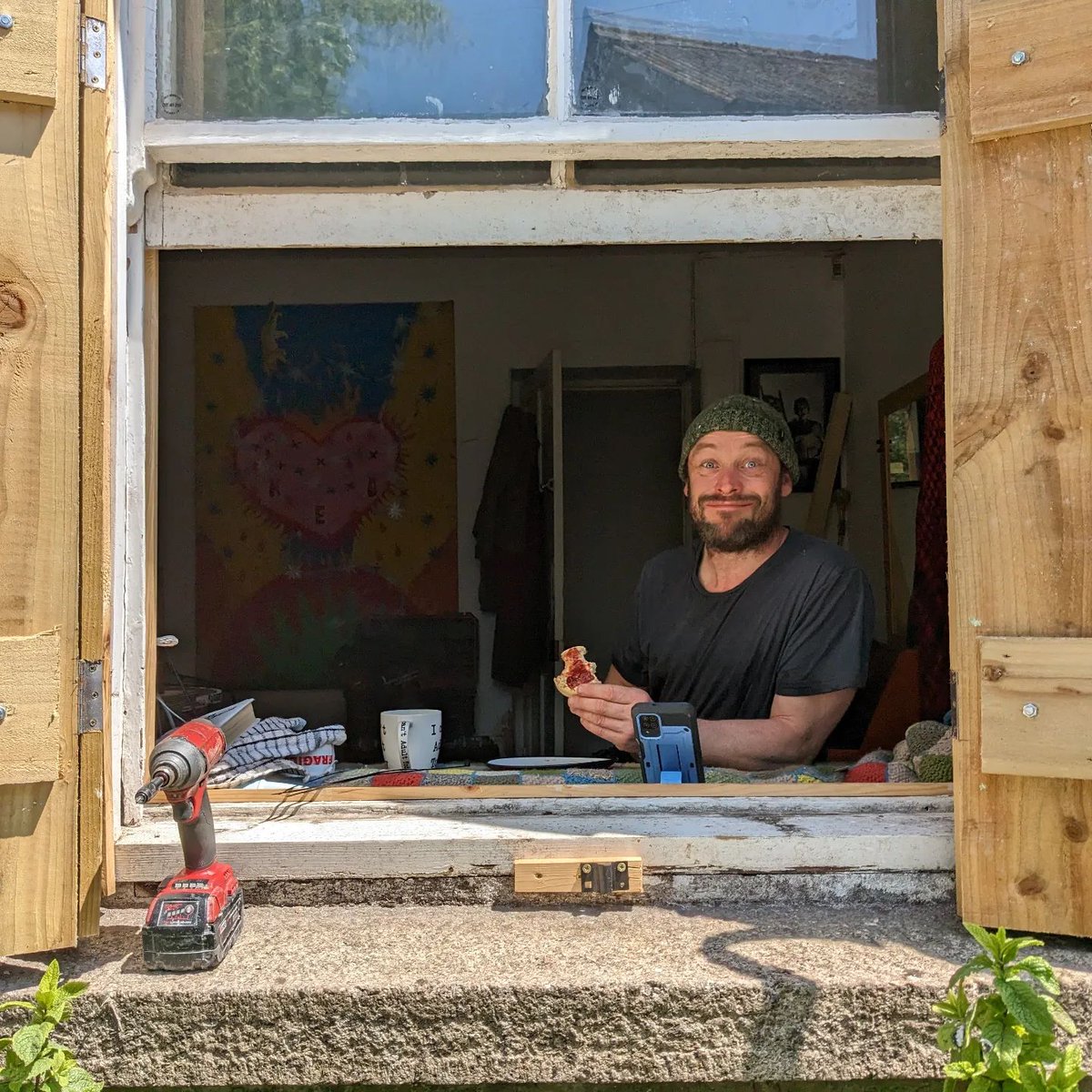 Our #studios are available for rent and we are considering applications this Friday.

✍️Whack your name down to work next to this lovely mug! ☕

docs.google.com/forms/d/e/1FAI…

#artstudios #redruth #cornwall #cornishartists #workspace #kernow #falmouth #penryn #camborne #cornishtheatre