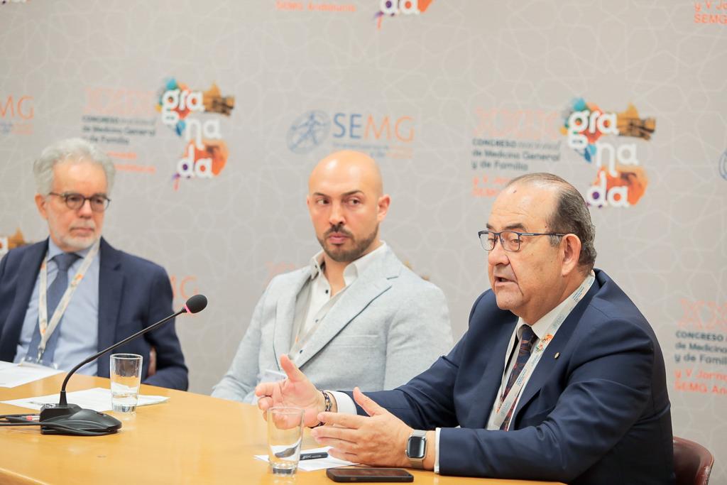 "Hay que hacer un gran pacto por la Sanidad para blindar la #AtenciónPrimaria, que es pilar básico" según nuestro presidente <a href="/fdez_pro/">Antonio fdez_pro #MantenLaDistancia</a>