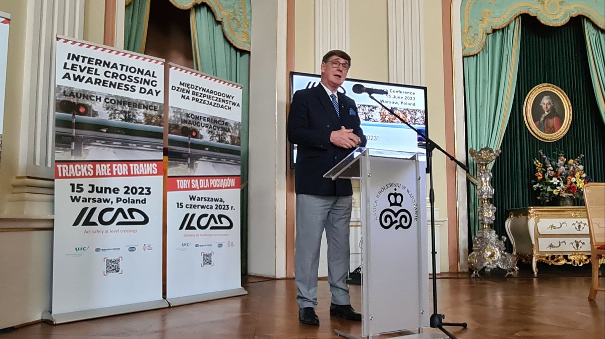 #UICrail Chairman @maminski_k  officially kicked off the 15th edition of @ILCAD hosted by <a href="/PKP_SA/">PKP S.A.</a>  and PKP Group Foundation at the Royal Castle of Warsaw following the first successful #TRESPAD Conference yesterday #levelcrossings #safety #restrail