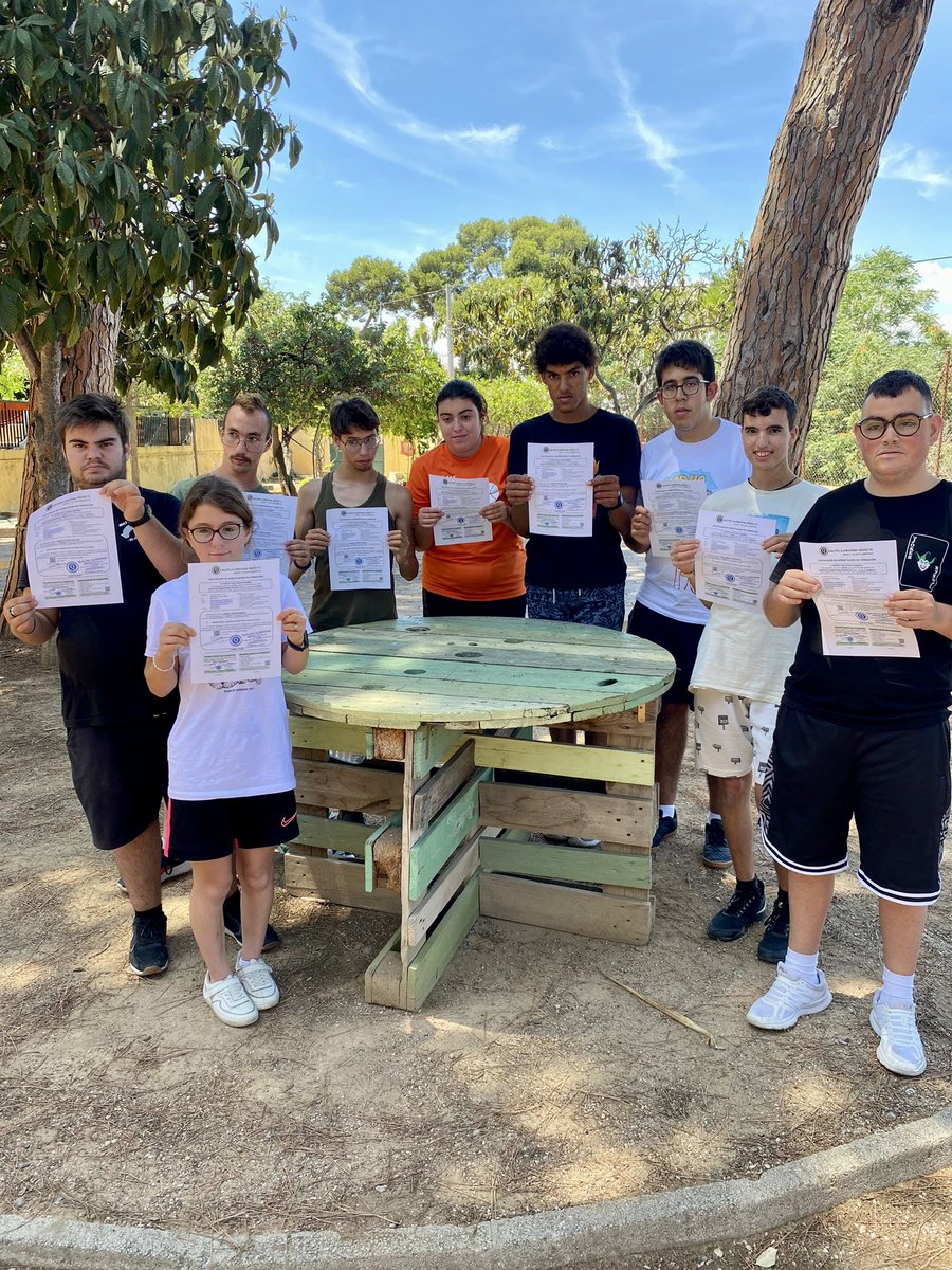 CEE_Torrepinos's tweet photo. Amb molta constància i esforç, un grup d’alumnes de #TVA ha aconseguit el #CarnetDeManipuladorDeAlimentos. 
Ha sigut una bona ajuda el manual #LecturaFàcil @RPDiscapacidad @ilecturafacil @rodio_ediciones https://t.co/USPgD44SVQ