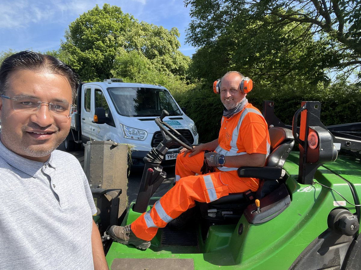 I met up with StreetPride Team who are out cutting the overgrown grass in Blagreaves Ward… The team are working extremely hard, & especially in this hot weather to keep maintaining our green areas. 
#WorkingAllYearRound #ActionNotWords