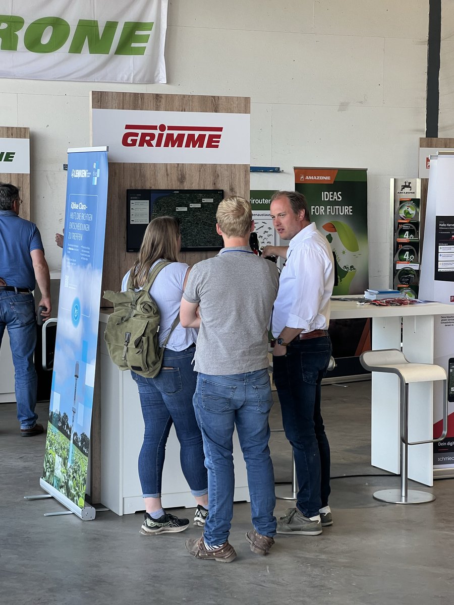 GRIMMEGroup's tweet photo. Since Wednesday, the Smart Farming Days 2023 have been taking place in Bohmte (near Osnabrück) at Gut Arenshorst. We were also there with our new PRIOS 440 cup planter and our specialists for Smart Farming solutions.
#GRIMME #PRIOS #agrirouter #digital #smart #precise #farming https://t.co/EYX2bokYCl