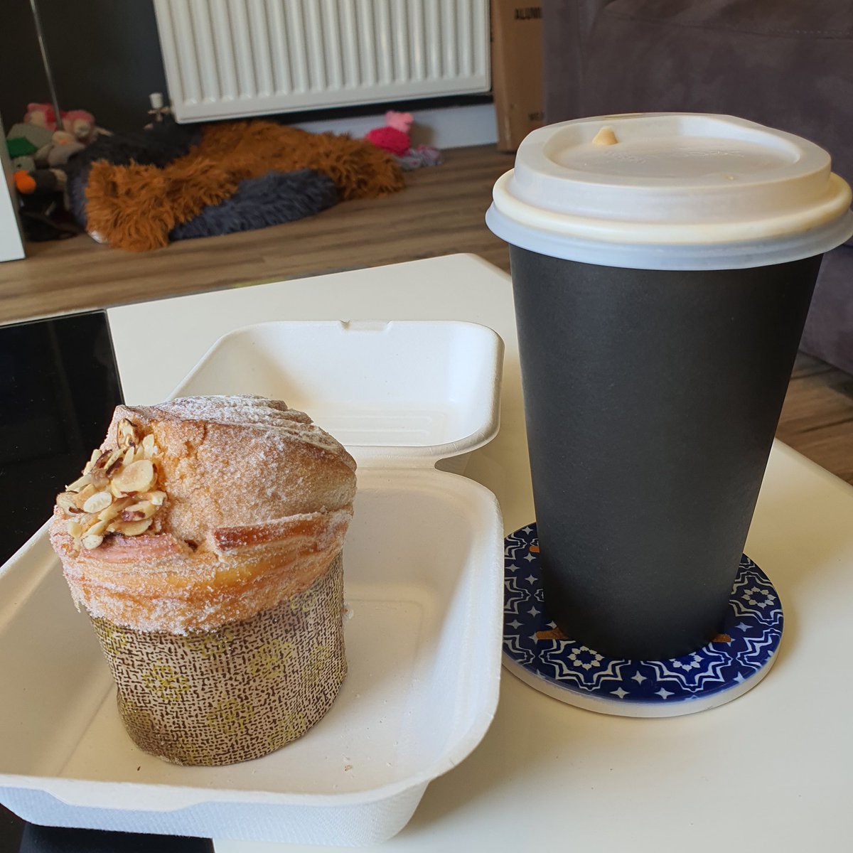Dropping Emily off at school for her revision session this morning, guess who's parked outside?! .... <a href="/LBCoffeeUK/">Light Bulb Coffee</a>
Had to be done!!! 
😋😋😋😋😋😋😋
#coffeeaddict @lovepippin_uk #cruffin #chocolate #Swindon #yummy #caramellatte #bestcoffee