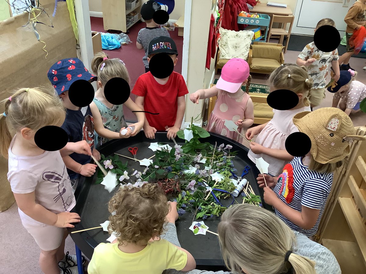 RedRobins_Cald's tweet photo. Embracing nature by making wands out of natural materials and going on a nature hunt around the nursery grounds @EAS_EarlyYears @FroebelTrust @MonmouthshireCC @CastlePark_Cald #naturedetectives #developmentalpathways #seizetheseason https://t.co/vduuPCmmOV
