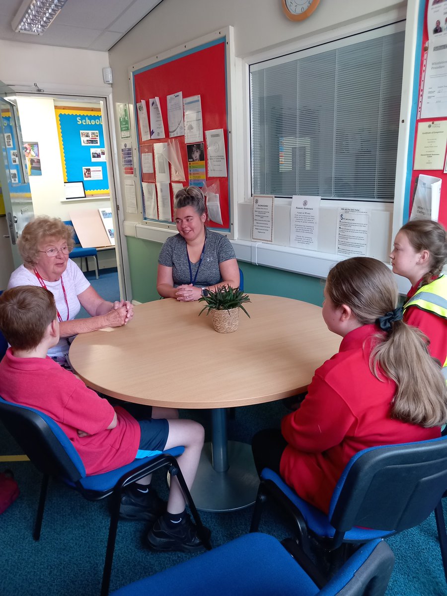 Today is Clean Air Day and we welcomed Councillor Veronica Webster to school this morning to take a look at the progress of our Green Wall. We discussed our eco efforts as a school and introduced her to some of our Eco Council and Reception Children 🌞