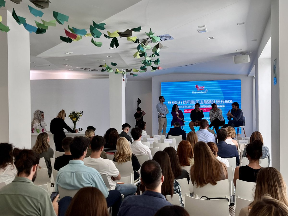 thinketers's tweet photo. La nostalgia de años anteriores, recurrir a otras épocas, el mundo del podcast, el boom del true crime o los contenidos originales son algunos de los casos de éxito que estamos viviendo actualmente en el entretenimiento. #ThinketersLive https://t.co/BJ75jXxuMz