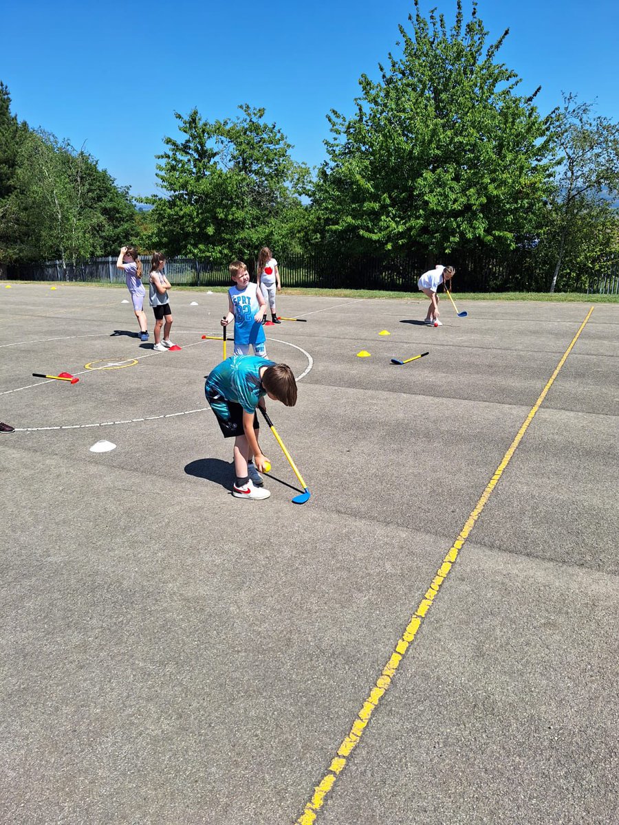 A lovely day ‘fore’ it @PenllwynPrimary earlier this week. The children rehearsed various chipping and putting techniques to help get them into the ‘swing’ of things. 😆⛳️ @wales_golf