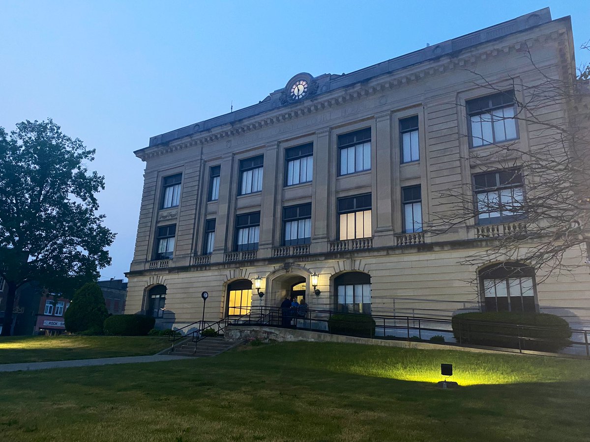 We are live in #Delphi this morning. 

Richard Allen is due back in Carroll County court today at 10am. That’s when the judge is expected to rule on a few key motions. 

@BobSegallWTHR and I will be inside the courtroom. Catch a preview now on #13Sunrise.