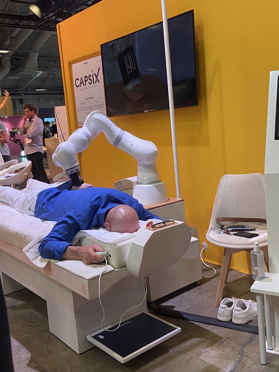 thisismariepro's tweet photo. With @CapsixRobotics, no need limit of time to get massages, only time ;) #VivaTech #ESDxVivatech #Robotic https://t.co/ENW2vFR3Kf