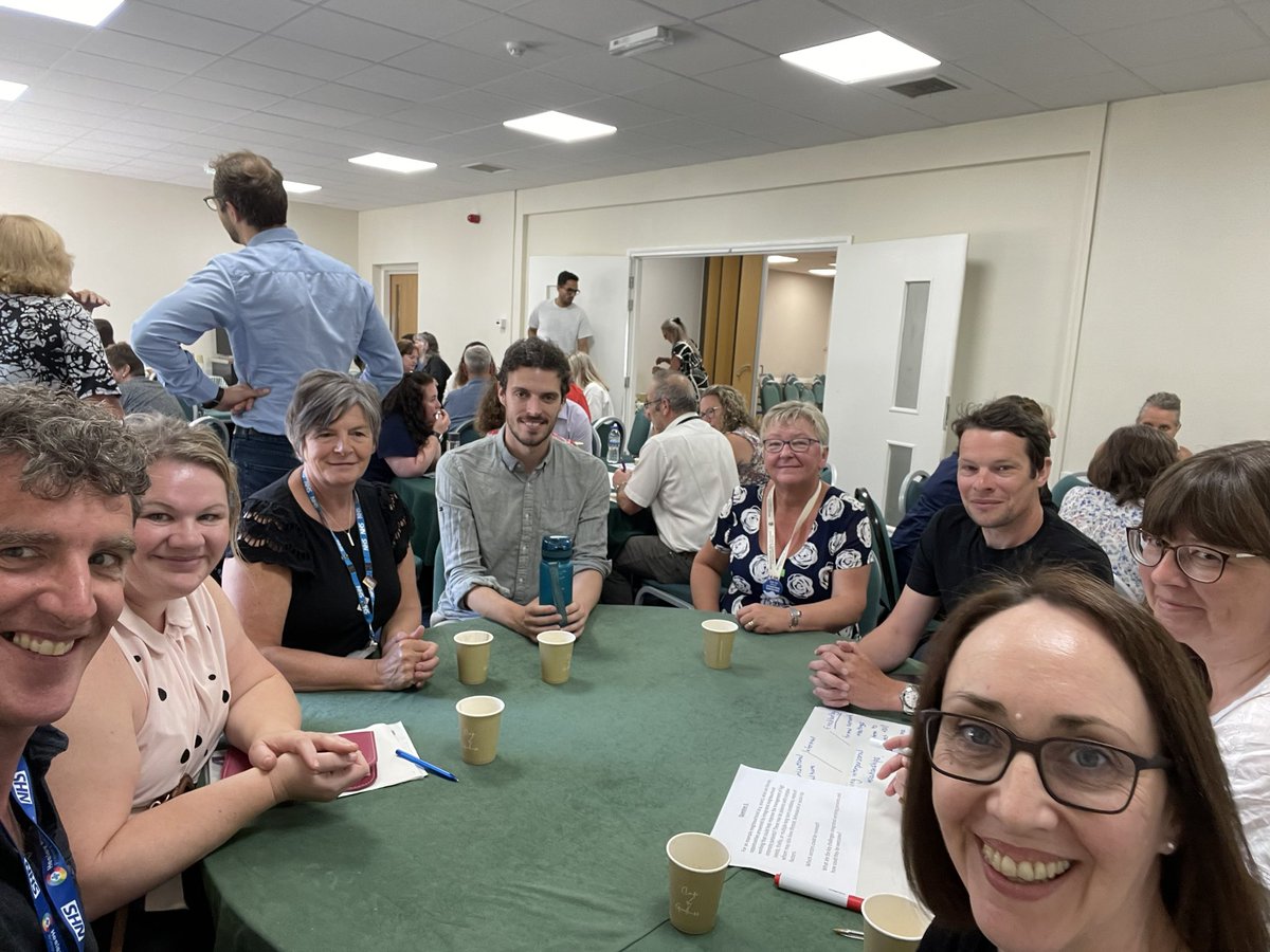 A table of local neighbourhood leaders….hospital, community, vcf, research, primary care. Key point ‘prioritise localised relationship building between our teams’….see as an essential part of our core work….as important as appointment time. #IntegratedNeighbourhoodTeams