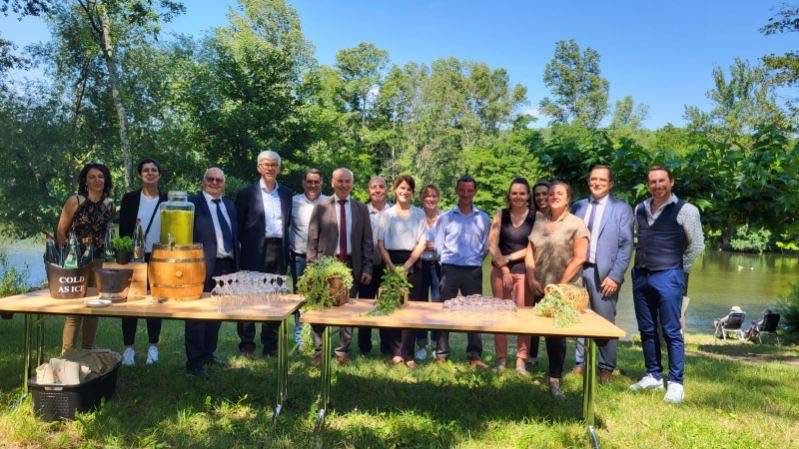 Visite de M Le préfet et de M le maire de St Maurice au domaine du Cros d’Auzon par une très belle journée en bord d’Ardeche ⁦<a href="/AesioSante/">AÉSIO Santé</a>⁩ ⁦<a href="/JlPinede/">Pinede Jean Luc</a>⁩