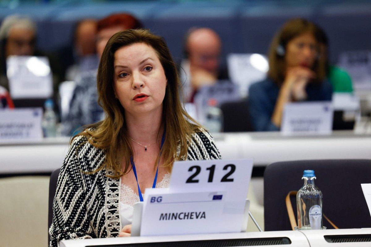 employers_EESC's tweet photo. @mincheva_mariya @etuc_ces @Solidar_EU @EPSocialAffairs @EU_Social @empleogob @MAECgob @guyverhofstadt @estrella_dura @gabischoff 2⃣
It is essential to recognise that the EU has a different nature than international organisations such as the @ilo. The EU has to come up with the policies that are well in line with its own specific nature.

@mincheva_mariya at #eescplenary
#SocialProgressProtocol https://t.co/KBrAqraJ5D