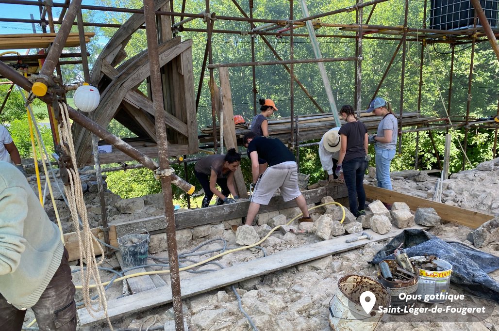 OPUS GOTHIQUE FAIT REVENIR LE TEMPS DES CATHÉDRALES EN PLEIN MORVAN

En partenariat avec le <a href="/CA_Centre_Loire/">Crédit Agricole Centre Loire</a>

Lire l'article ⬇️
koikispass.com/opus-gothique-…

<a href="/OGothique/">Opus Gothique</a>
#opusgothique #edificegothique #chantierparticipatif #morvan #nievre #nevers #bourgogne #koikispass