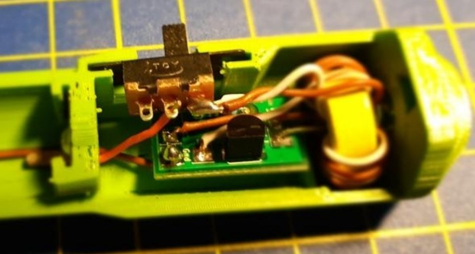 LabOuvGre's tweet image. Nous organisons un atelier d’initiation à la soudure de composants électroniques le samedi 24 juin de 14 à 16h a @LaCasemate 
Il s&apos;agit  d&apos;assembler d&apos;une LOGreLight, lampe de poche imprimée en 3D utilisant des piles usagées pour fonctionner.