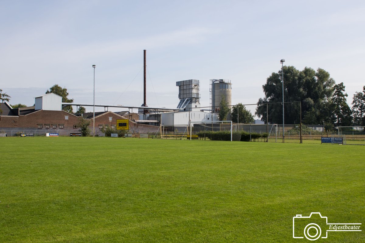 stadionautist's tweet photo. Sportpark Houtsdonk
HVV Helmond
#groundhopping #groundspotting #stadiumhopping #ground #stadion #stadium #stade #estadio #stadio #sportpark #hvvhelmond #helmond #houtsdonk #backdrop #nonleague #vierdeklasse #stadionautist #groundhopper #brabant #groundspotter #stadiumautist https://t.co/2amRvI9GGb