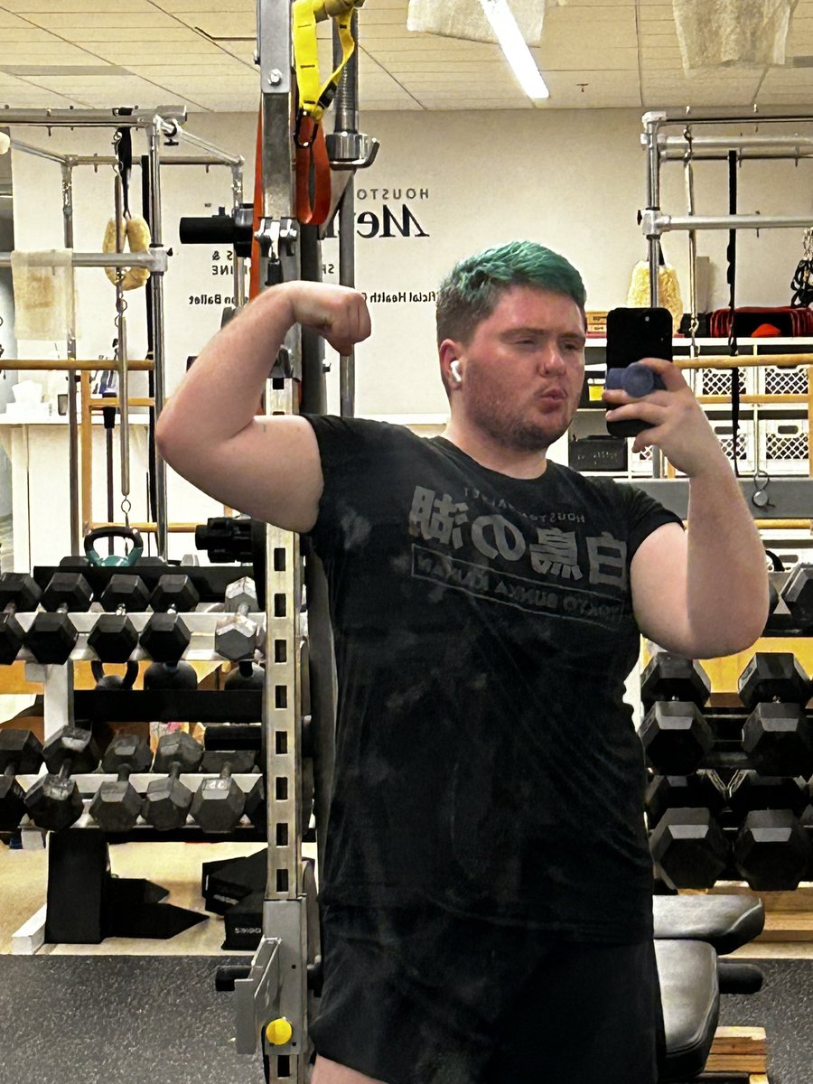 roxinmycrox666's tweet photo. himbo summer is starting off strong https://t.co/22a1nDTFkk