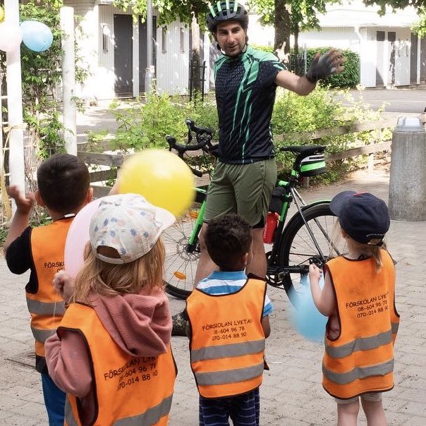 stephan_wilson's tweet photo. Dags att inleda dag två i mitt 1000 km långa äventyr 🚴🏼‍♂️💨 805 km återstår 😬 Under sex dagar cyklar jag för att uppmärksamma Diakonias cykelprojekt i Bangladesh där cykeln är nyckeln till frihet 🚲 Stötta gärna min digitala bössa.

https://t.co/ly37cZyGoE https://t.co/8NdOPEbYvp
