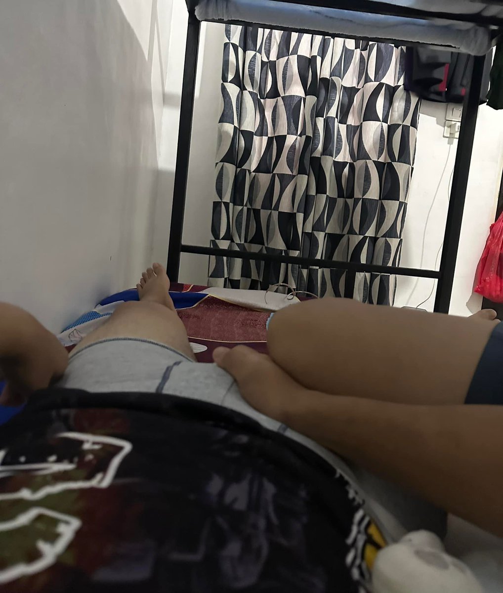 skylinescotty's tweet photo. “mama mag overnight ako kay may taposin kami na project”

yung project: https://t.co/SkqiGykUCo
