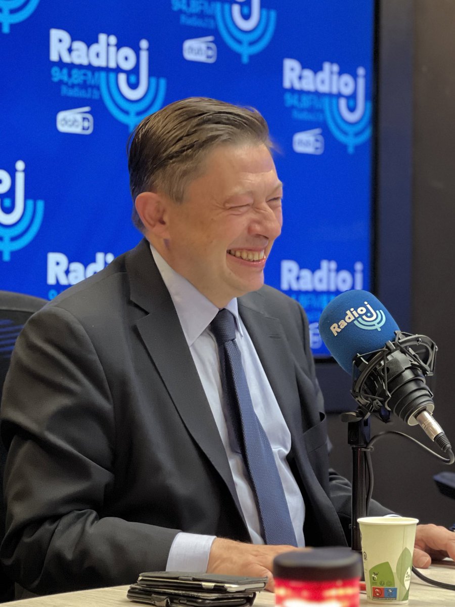EmmanuelRials's tweet photo. 7h40 dans les studios de RADIO-J avec Jean-Louis Thiériot, Député LR spécialiste de la Défense et des affaires étrangères, invité de @C_Barbier chez @LeaMoscona et billet humour de @annabelleshow - @RadioJFrance @JL_Thieriot @lesRepublicains https://t.co/dPnQyPCI0b