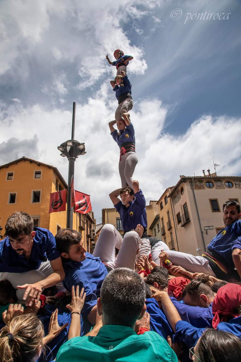 cdberga's tweet photo. 4d7a a la Diada dels Quatre Fuets👐🏼✨️
📸 @pontiroca
#canallacastellera #enxaneta #acotxador #acotxadora #dossos #pomdedalt #castellers #castells #cdberga #AllòQueValLaPena #Berga #Berguedà #castellersdeberga https://t.co/dUA8gRvbqU