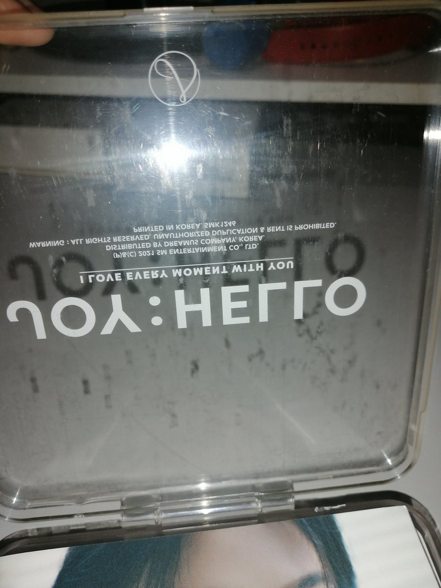 sanaclaus_'s tweet photo. the album was bought this way before so I can't do anything about the dents https://t.co/GCBu9ep0ZQ