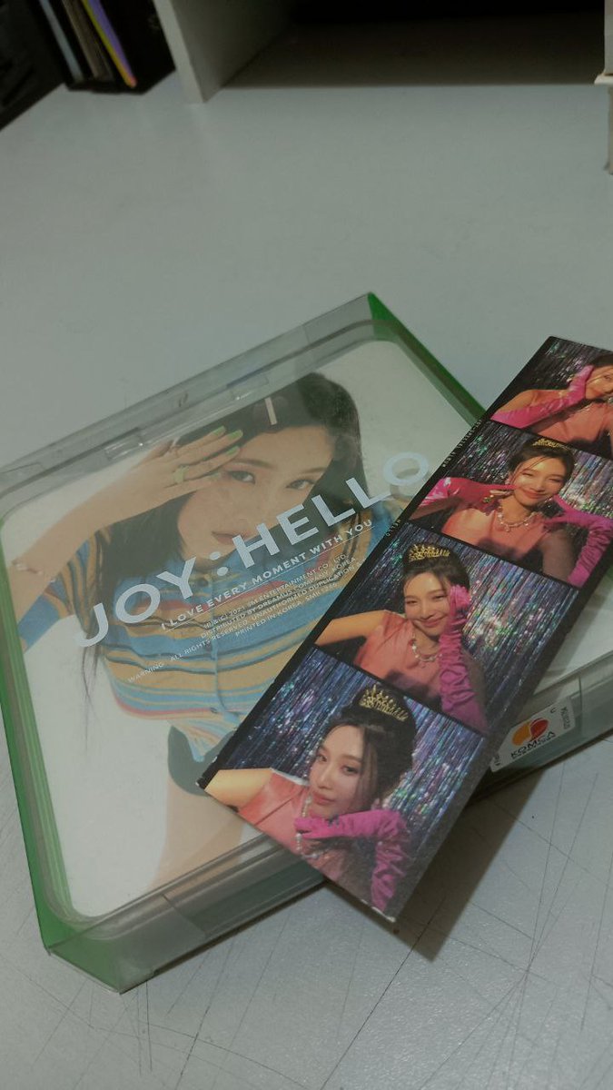 sanaclaus_'s tweet photo. ☁️ wts lfb ph

☁️ Joy Hello album (case ver) 
╰ ₱350 (unsealed w/inclus)

𓏳 with dents. see reply for photos
𓏳 onhand
𓏳 payo / 2 days reservation 
𓏳 mop:gcash
𓏳 mod: sdd, sco, lbc

✦ wts lfb joy hello album unsealed case version red velvet ph https://t.co/7NjEPzEPII