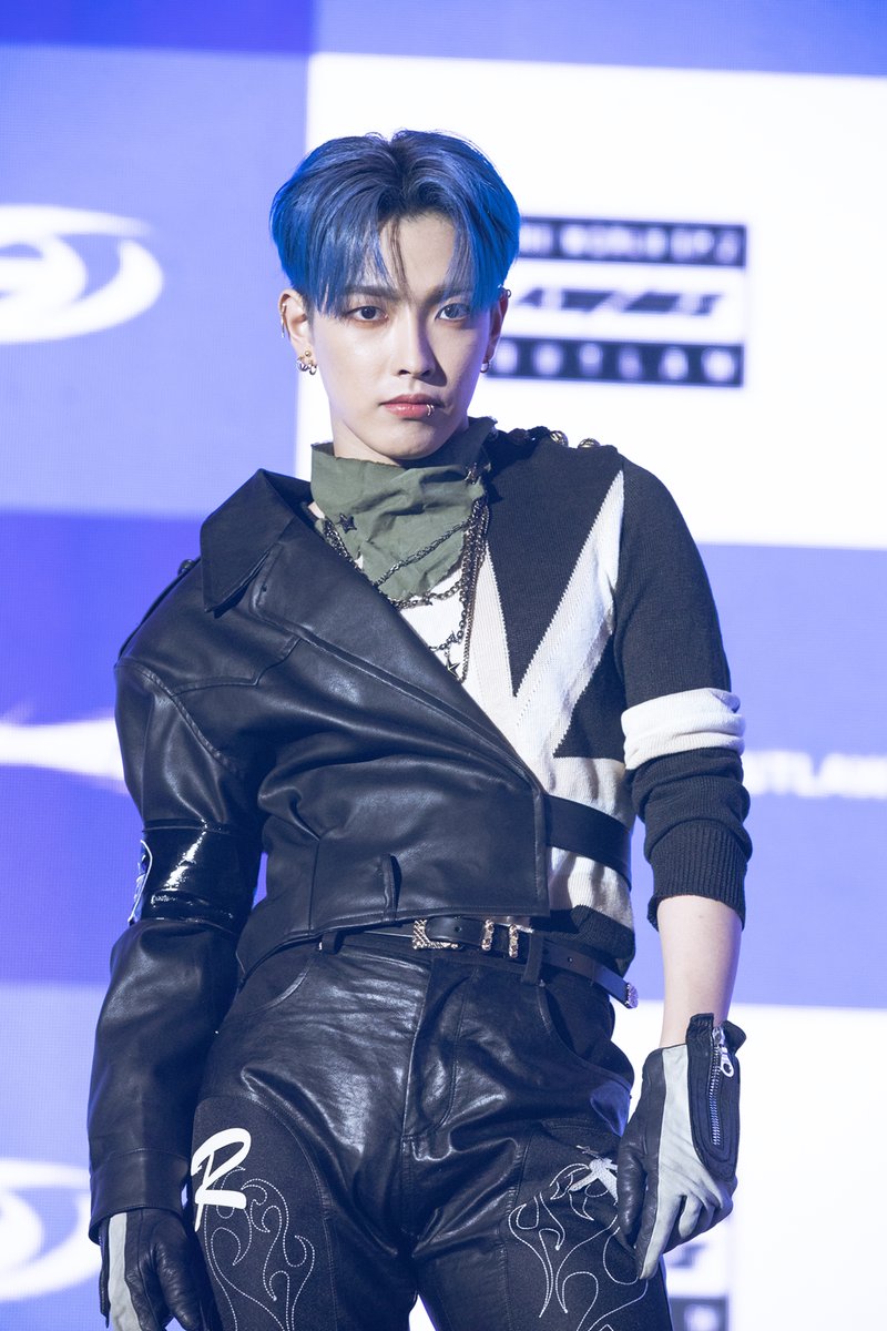 #HONGJOONG: We’re thankful that “SPIN OFF : FROM THE WITNESS' made it on the Billboard charts thrice. Our fans helped it “climb the charts” during our tour. We always aim high, looking up and up. 
#OUTLAW #BOUNCY #ATEEZ #에이티즈 #홍중