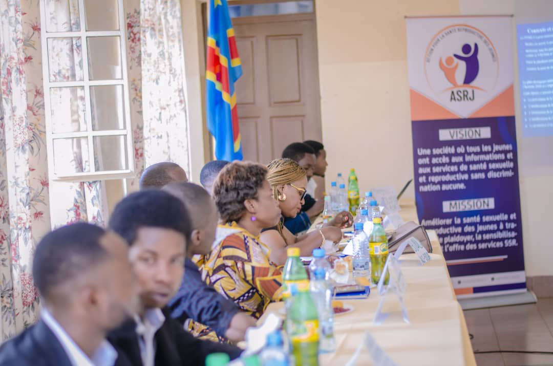 Asrjrdcongo's tweet photo. Appuyée par la #Coordination provinciale du PNSA #Sud_Kivu @pnsa_SK @Asrjrdcongo a outillé les jeunes leaders de #Bukavu de notions essentielles sur la santé sexuelle et reproductive afin de les constituer dans la communauté comme des points d’information sur la #SSR. https://t.co/rbhNi67vDw
