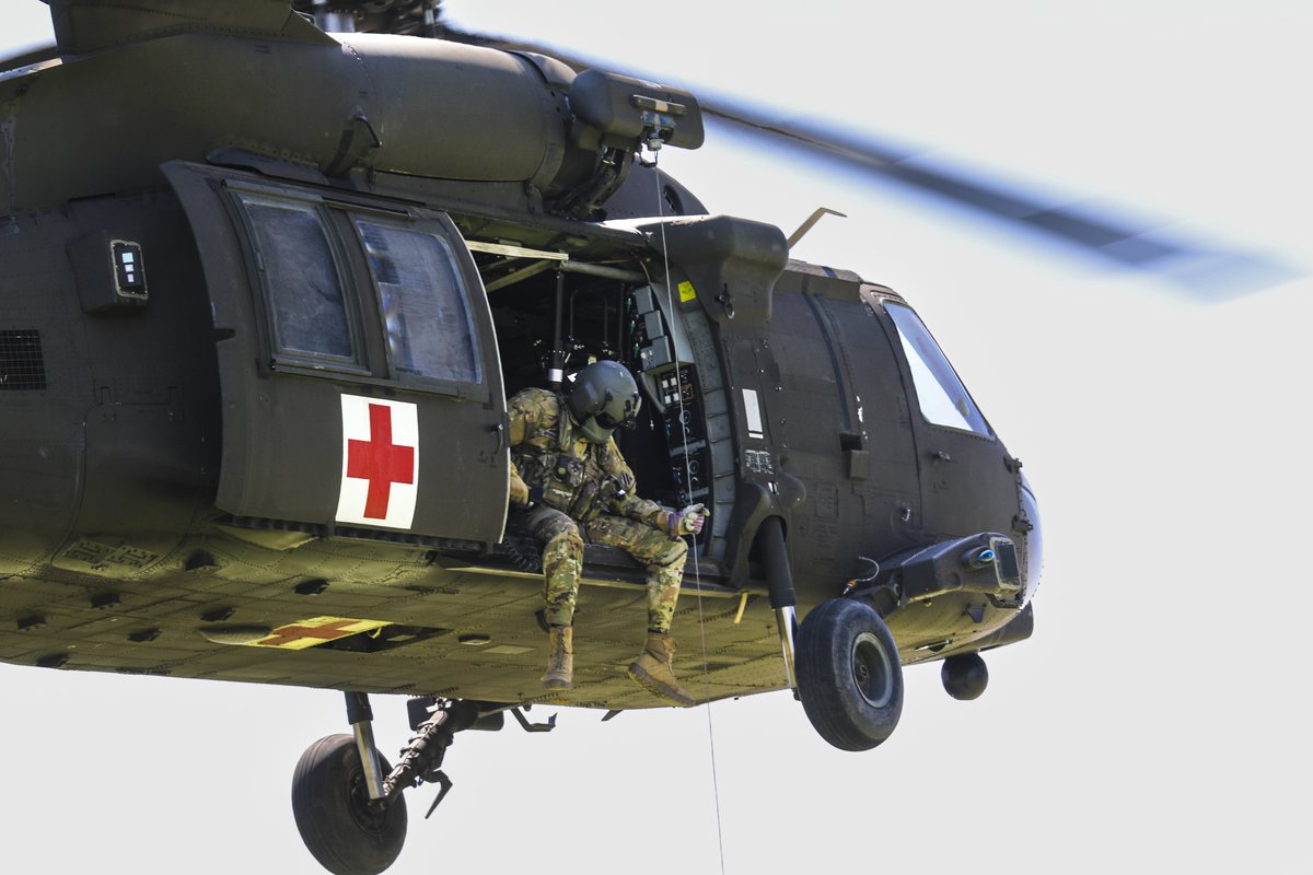 USArmyEURAF's tweet photo. The #DefenderEurope exercise #SaberGuardian 23 might have wrapped, but there's still time to recognize great #training that took place of #MEDEVAC hoist operations during #HOSPEX, at the 512th Field Hospital in Mihail Kogalniceanu, Romania.
#StrongerTogether
@US_EUCOM @NATO https://t.co/2hp1IhgG8L