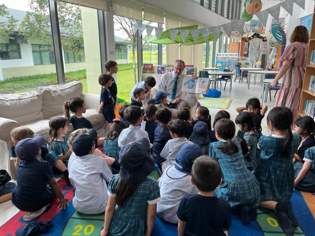 MCMPrePrep's tweet photo. Thank you Mr Cowie for coming to read Hector's Shell at lunchtime. The children really enjoyed it and there were some really good questions from the audience. #MCMPrepLibrary https://t.co/TMwEjbjfeI