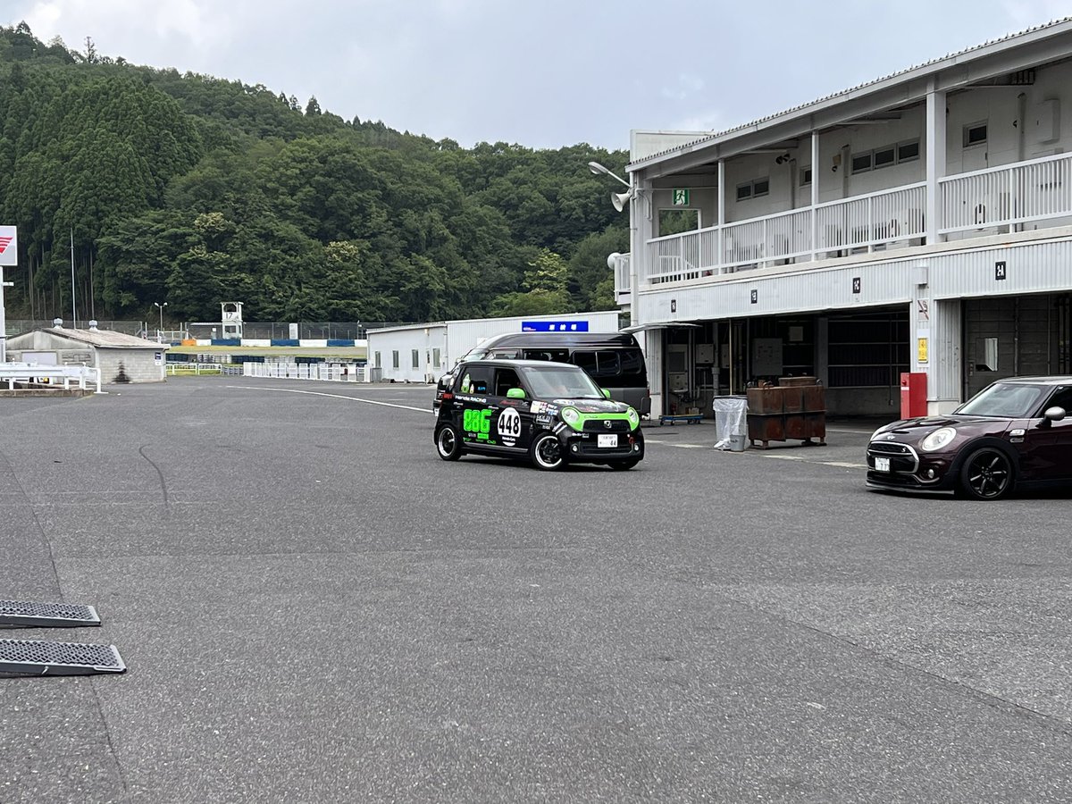 今日も岡山国際サーキットでした。
道中3時間半はほぼワープ。

あっヘルメット忘れる技を繰り出してしまいました。