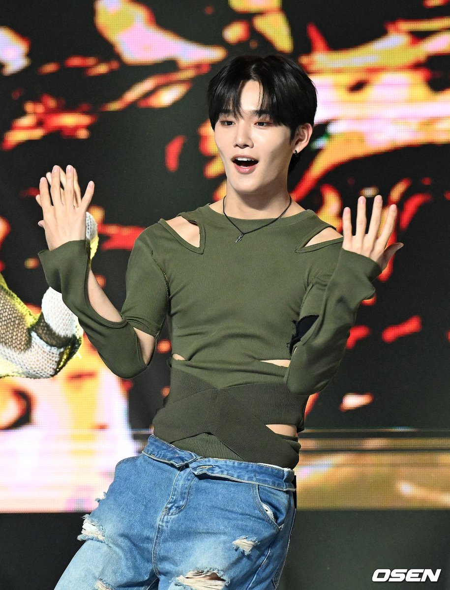 kshpictures's tweet photo. 📸 230614 SHOW CHAMPION

#SEUNGHUN #승훈 #CIX https://t.co/idnv1Nb5D7