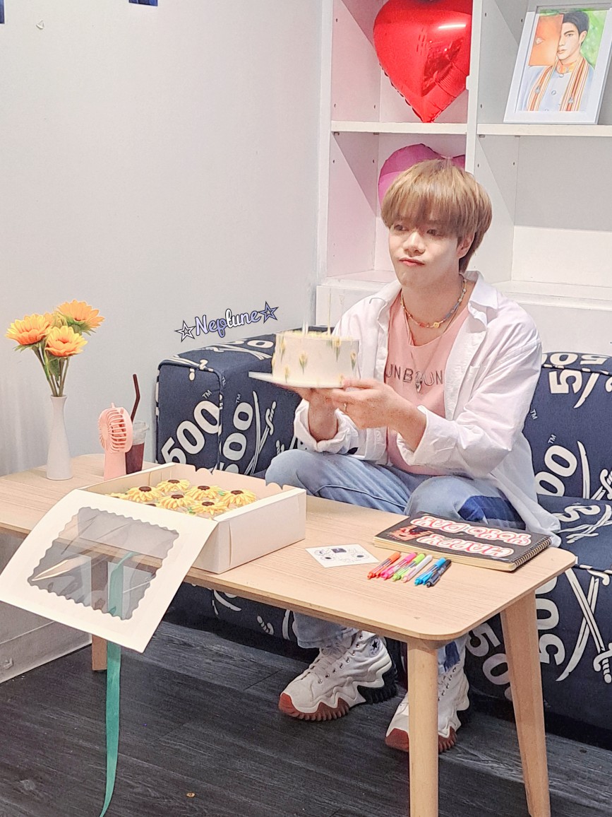 LW_NEPTUNE's tweet photo. Wishing you are all the best 🌻💛
#YOYOthanawin #HAPPYYOYODAY #HAPPYYOYO24thBirthday https://t.co/5L81duK2hm