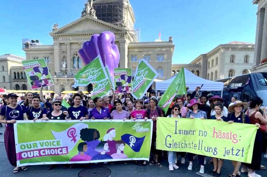 Mit den #Grünen am Feministischen Streik. Leider sind die Forderungen immer noch die gleichen wie beim ersten Streik.