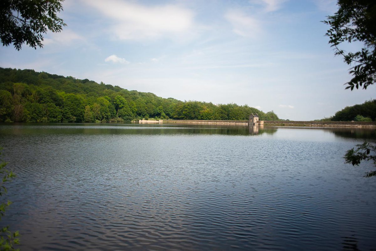 Following an incident we attended yesterday evening at Linacre Res, we would like to remind everyone to stay out of the water.
On this occasion, the young person was quickly located and helped to safety.
As inviting as it may look, open water is unsafe to enter. 

#BeWaterAware