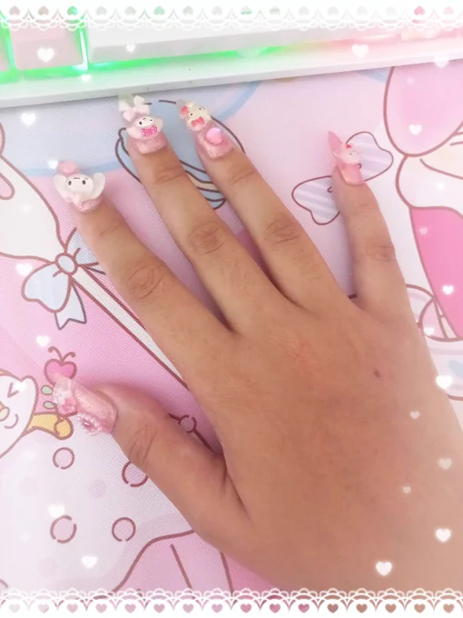 art vs artist's hand i only wear press ons on my right hand bcs i need my left hand for raiding