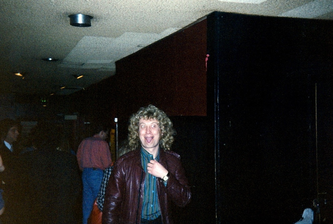 Happy 77th birthday to Noddy Holder, captured here arriving at the Marquee to see Geezer Butler play in 1985. 