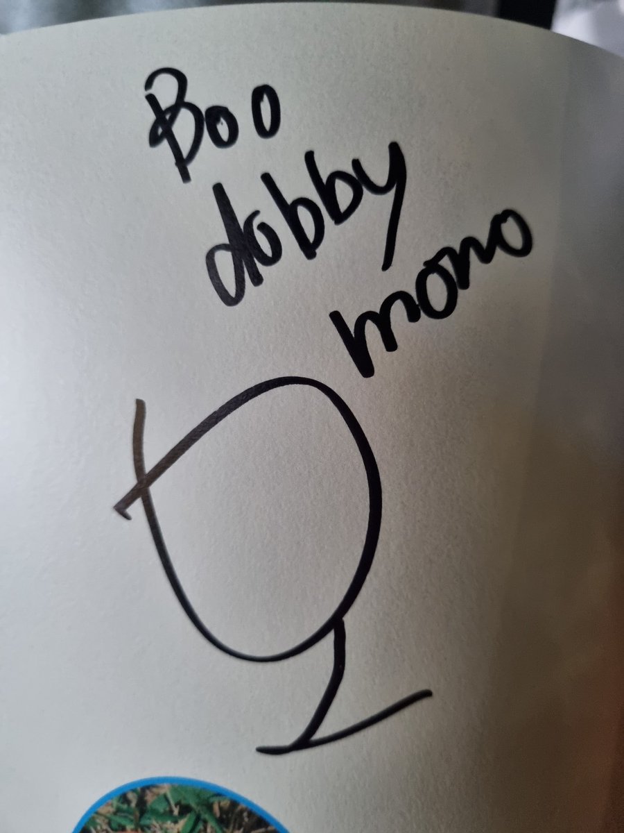 Momo's signature has 2 modes. The adorable full version on the
